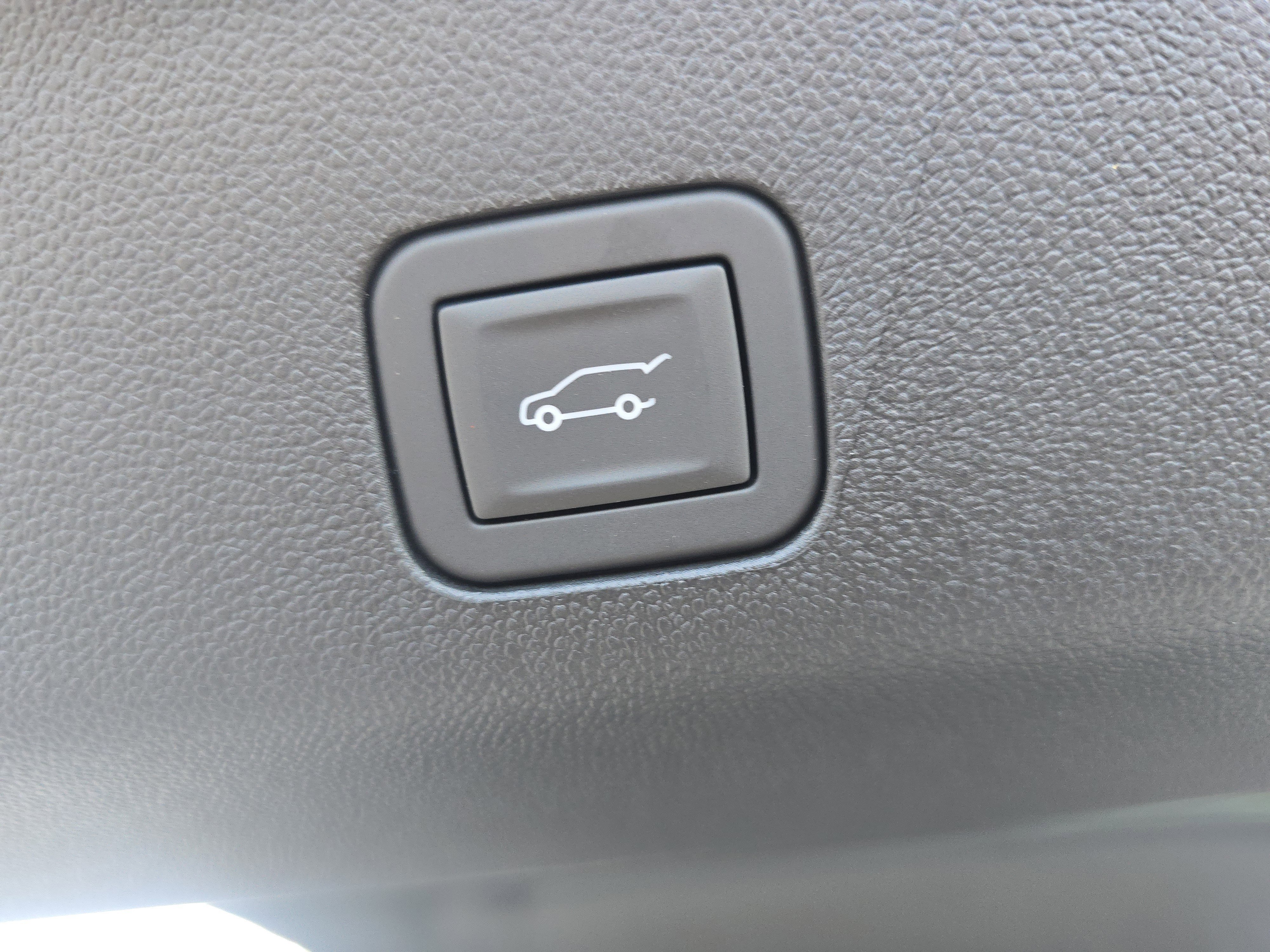 New 2025 Chevrolet Suburban Premier image 21