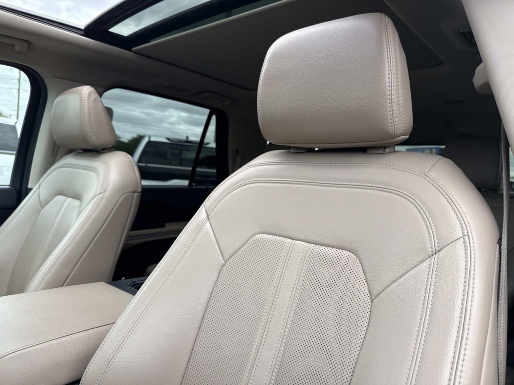 Used 2024 Ford Expedition Limited image 29