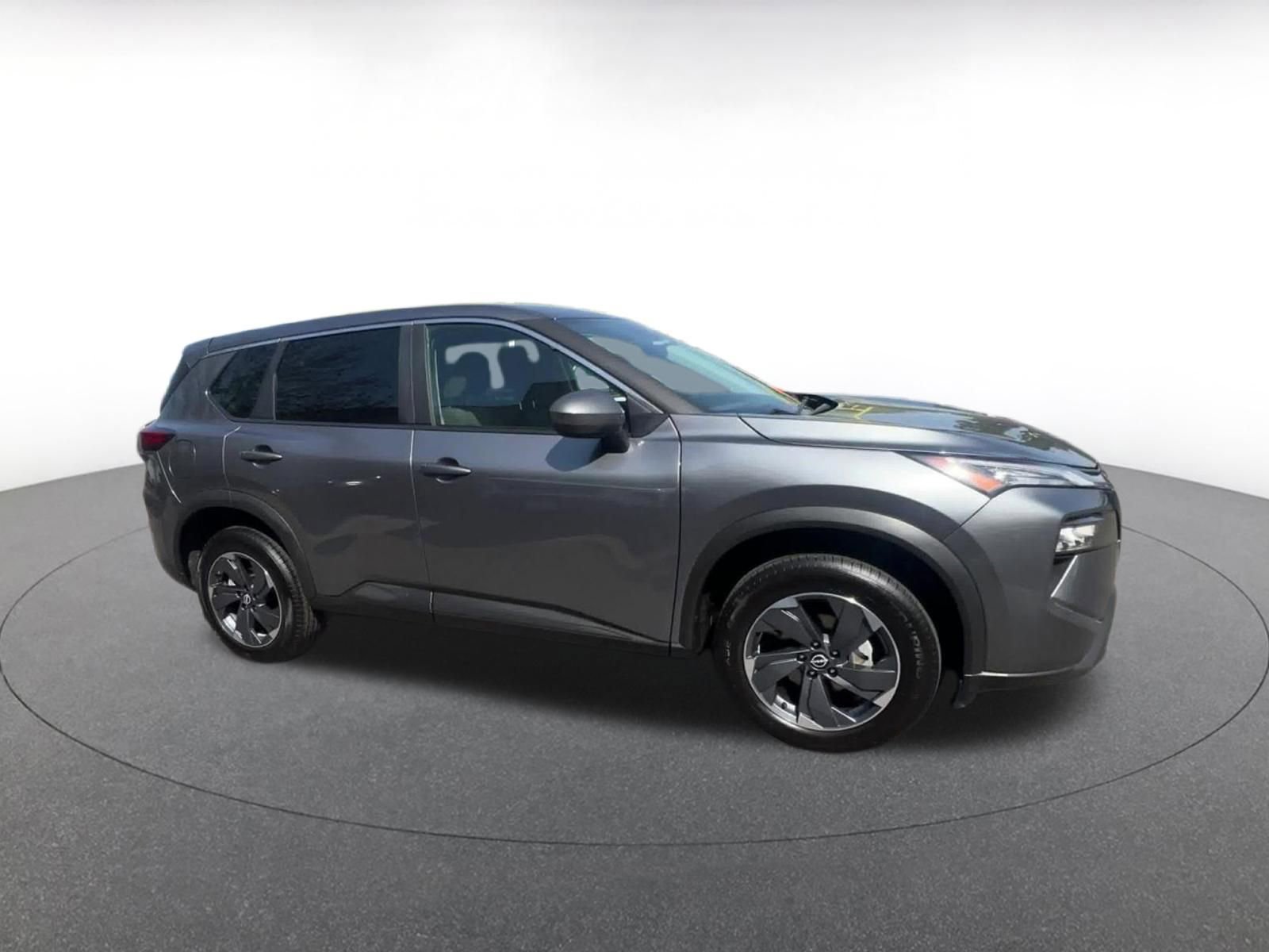 Used 2025 Nissan Rogue SV FWD image 2