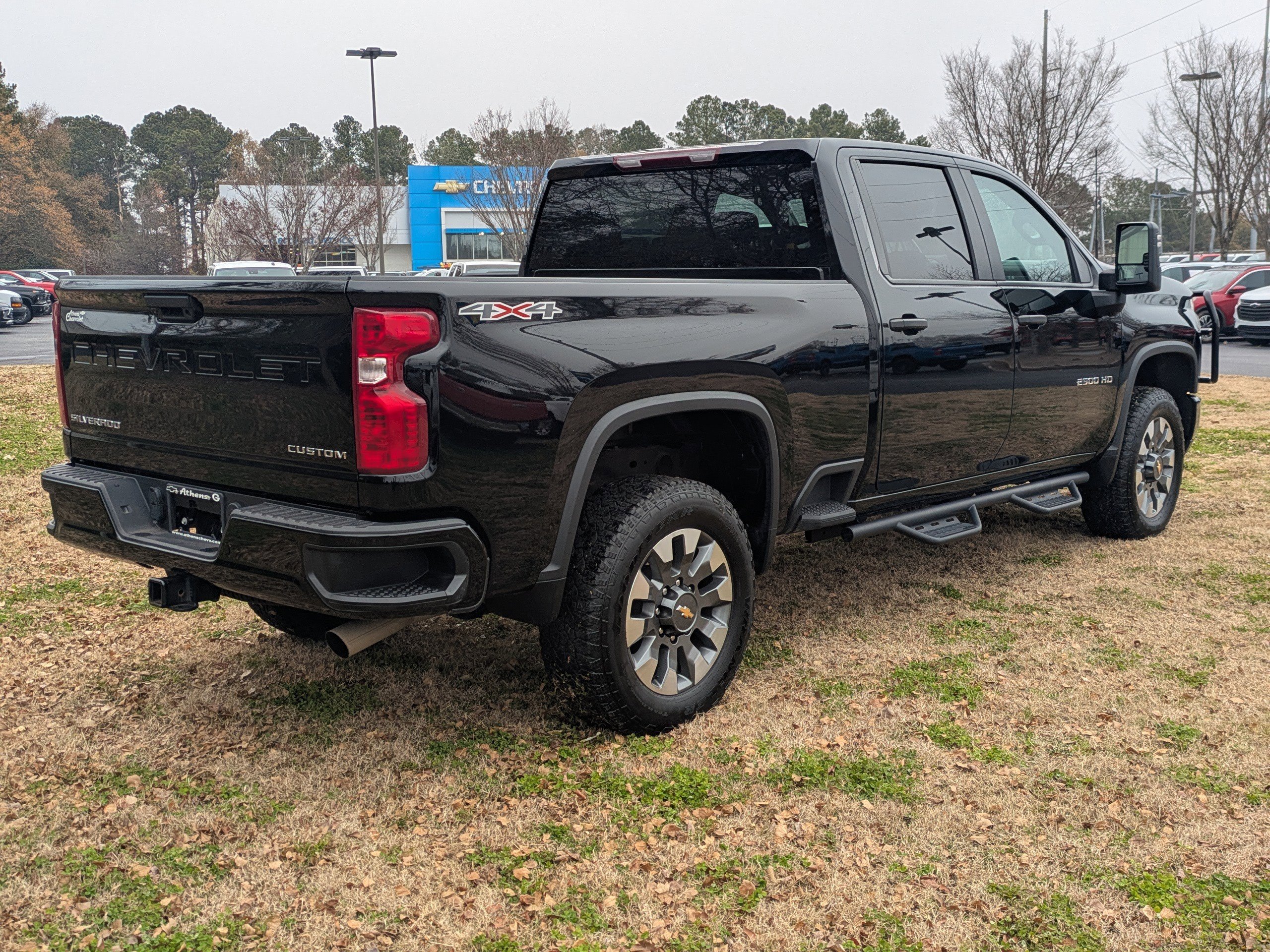 Used 2024 Chevrolet Silverado 2500 Custom image 4