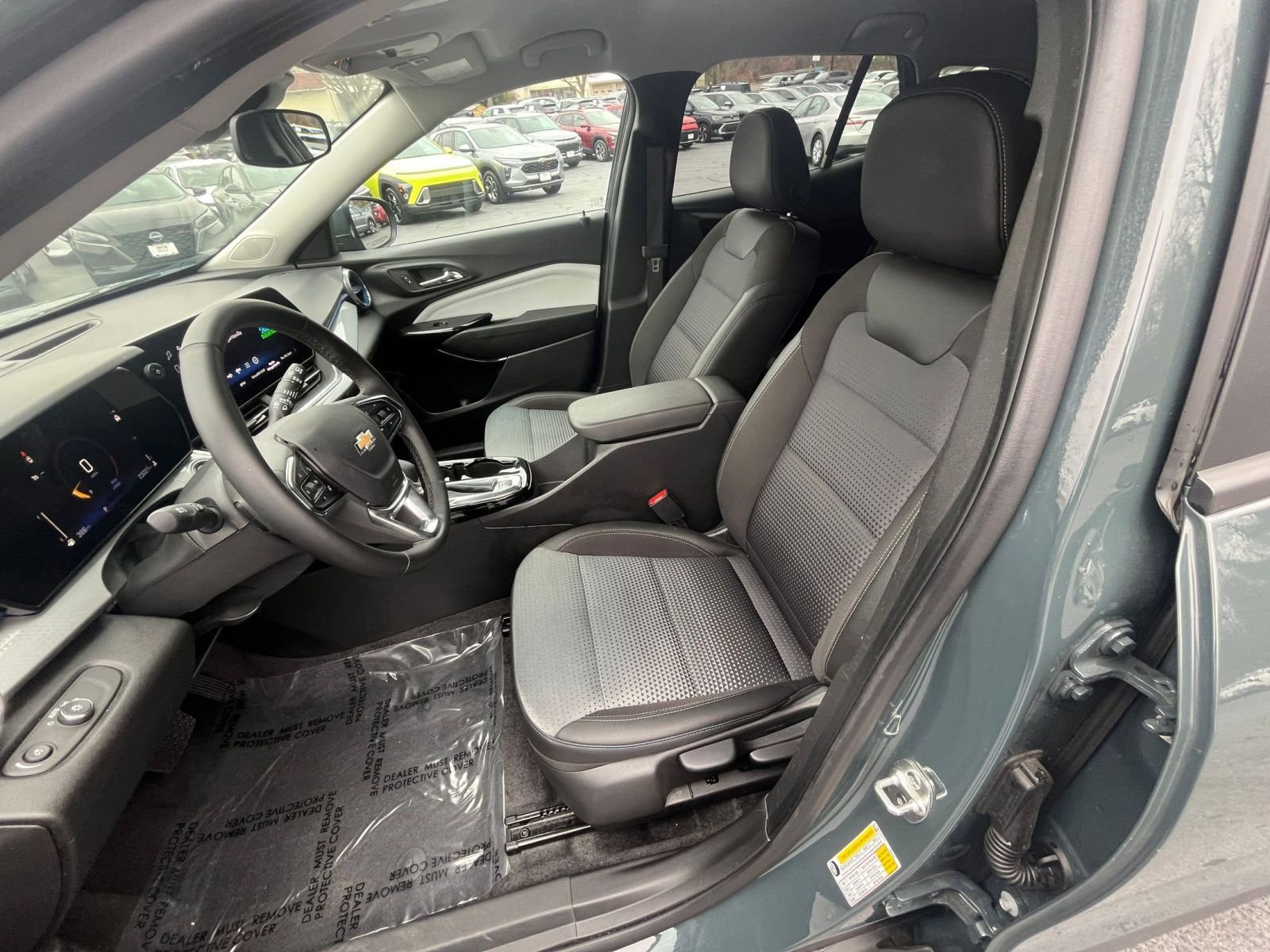 Used 2025 Chevrolet Trax LT w/ LT Convenience Package image 30