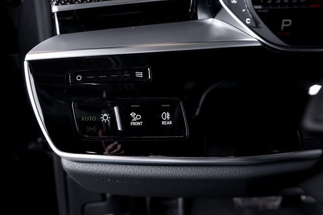 Used 2024 Audi S8 w/ S8 Comfort Plus Package image 45