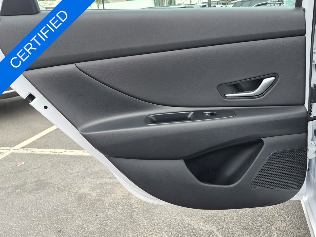 Used 2024 Hyundai Elantra Limited image 13