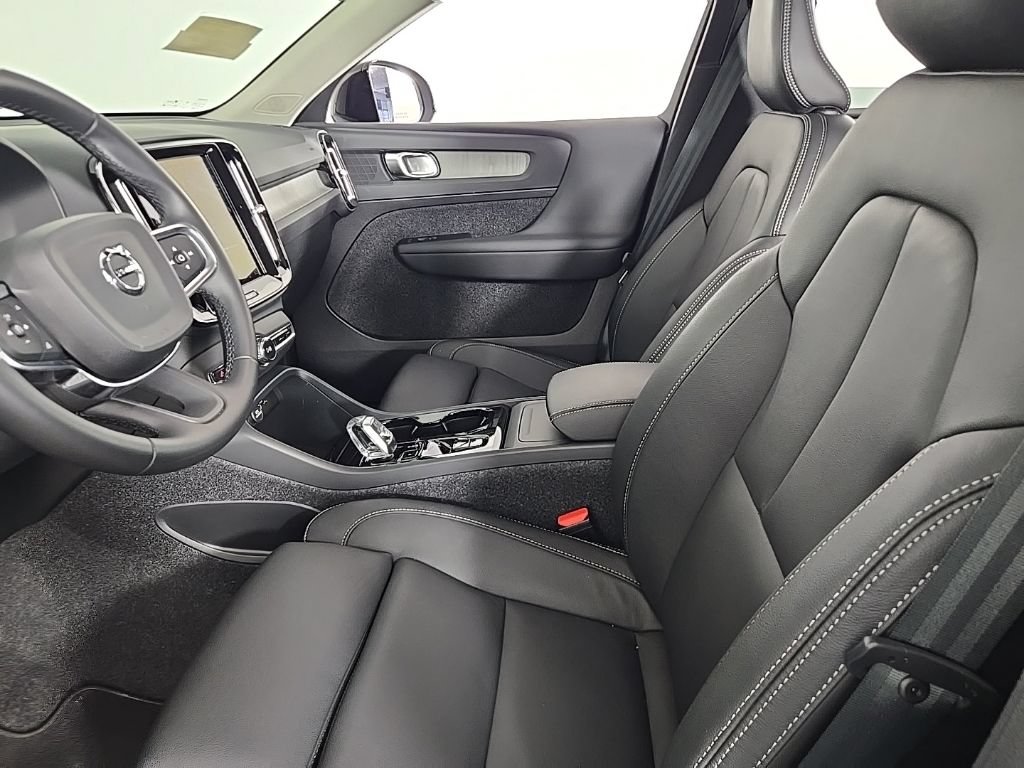 Certified 2026 Volvo XC40 B5 Plus AWD/4WD image 20