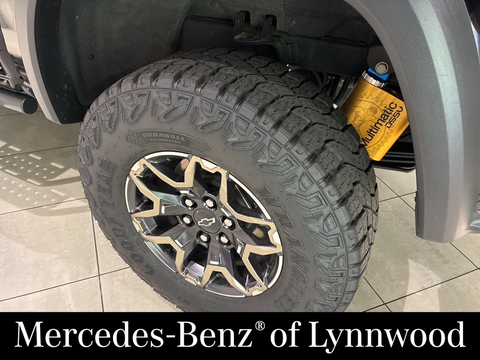 Used 2024 Chevrolet Colorado ZR2 w/ ZR2 Convenience Package III AWD/4WD image 11