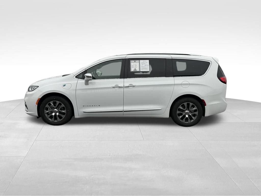 Used 2024 Chrysler Pacifica Pinnacle image 4