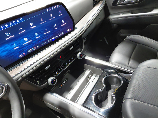 Used 2025 Chevrolet Suburban Premier AWD/4WD image 30