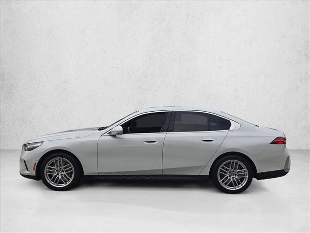 Used 2025 BMW 530i w/ Premium Package RWD image 9