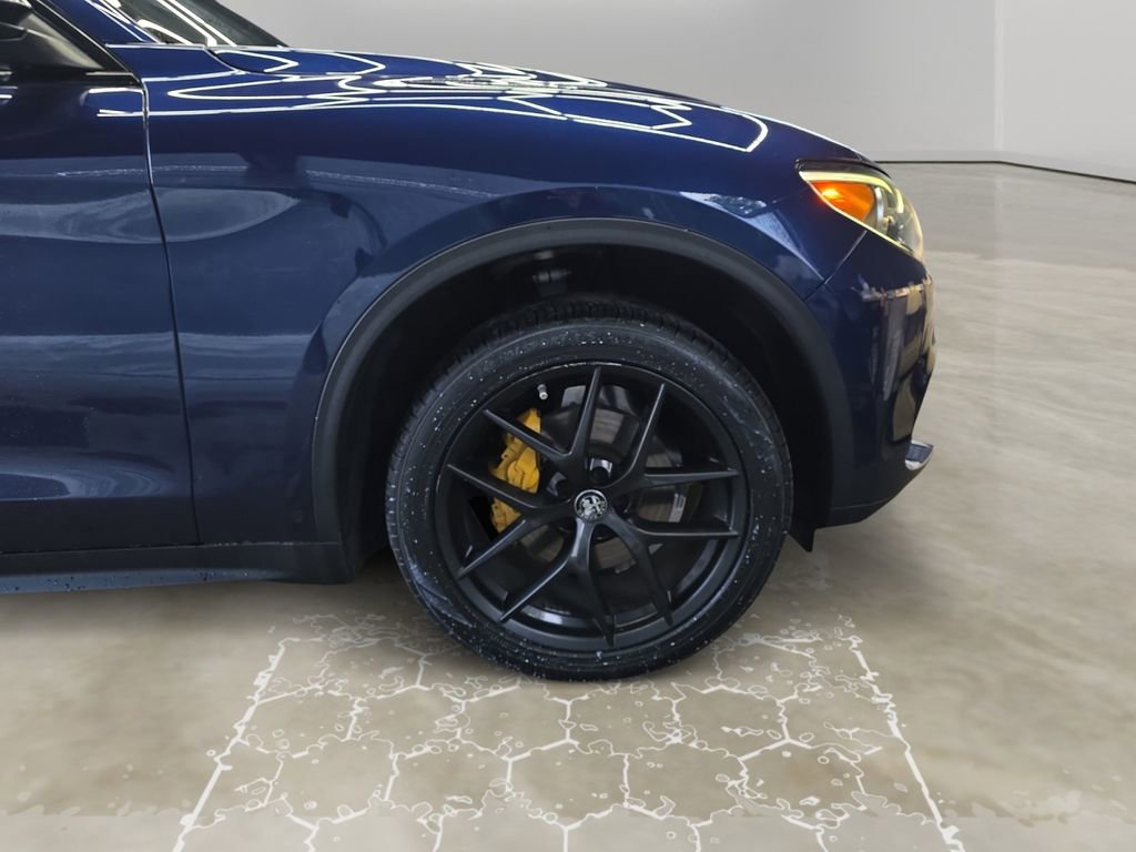 Used 2020 Alfa Romeo Stelvio w/ Nero Edizione image 14