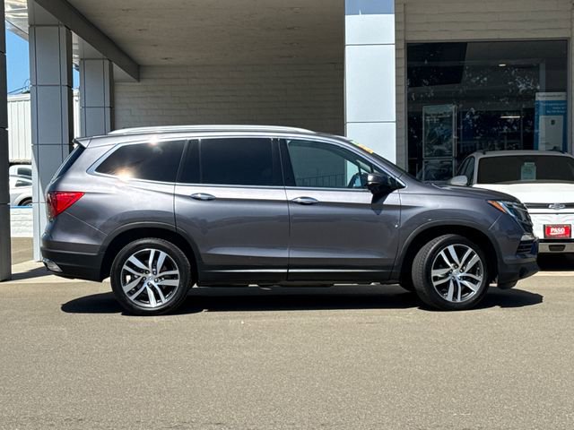 Used 2017 Honda Pilot Touring image 2