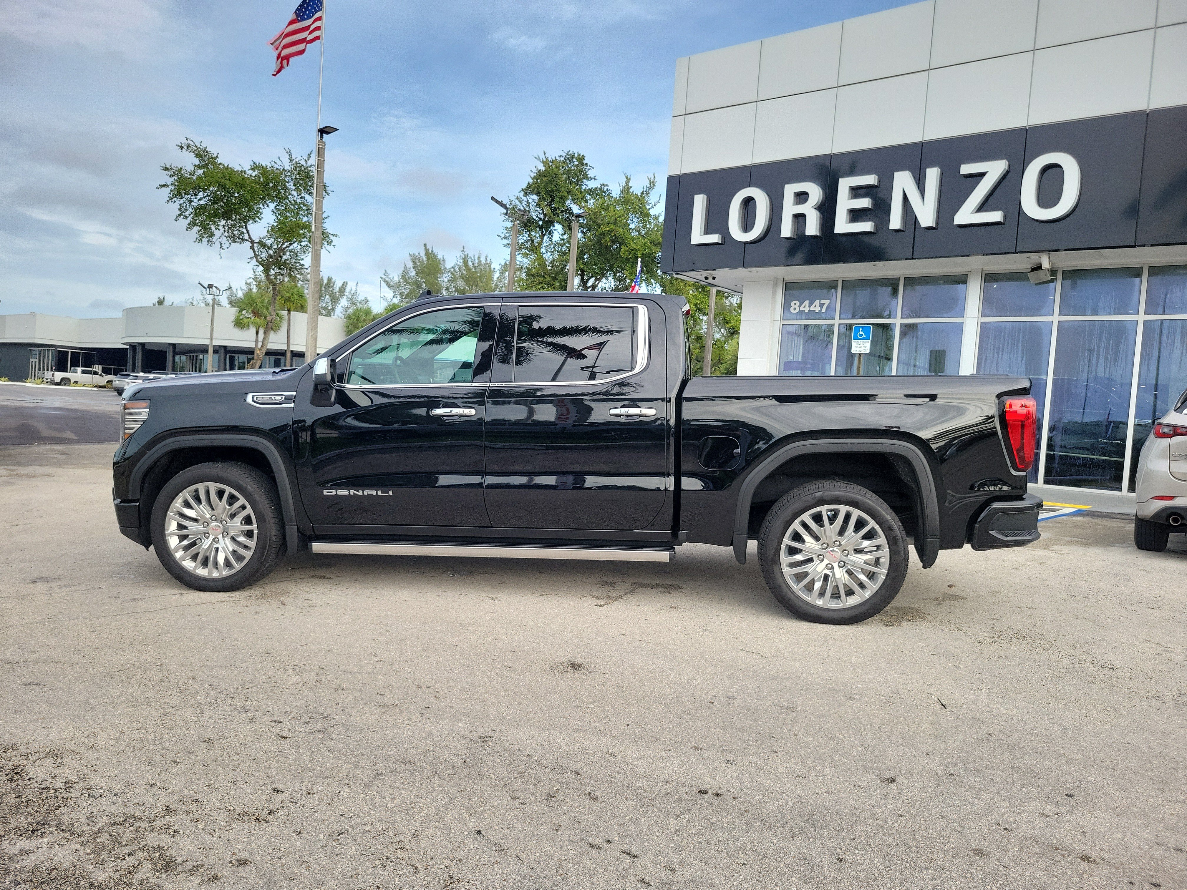 Used 2026 GMC Sierra 1500 Denali w/ Technology Package RWD image 8
