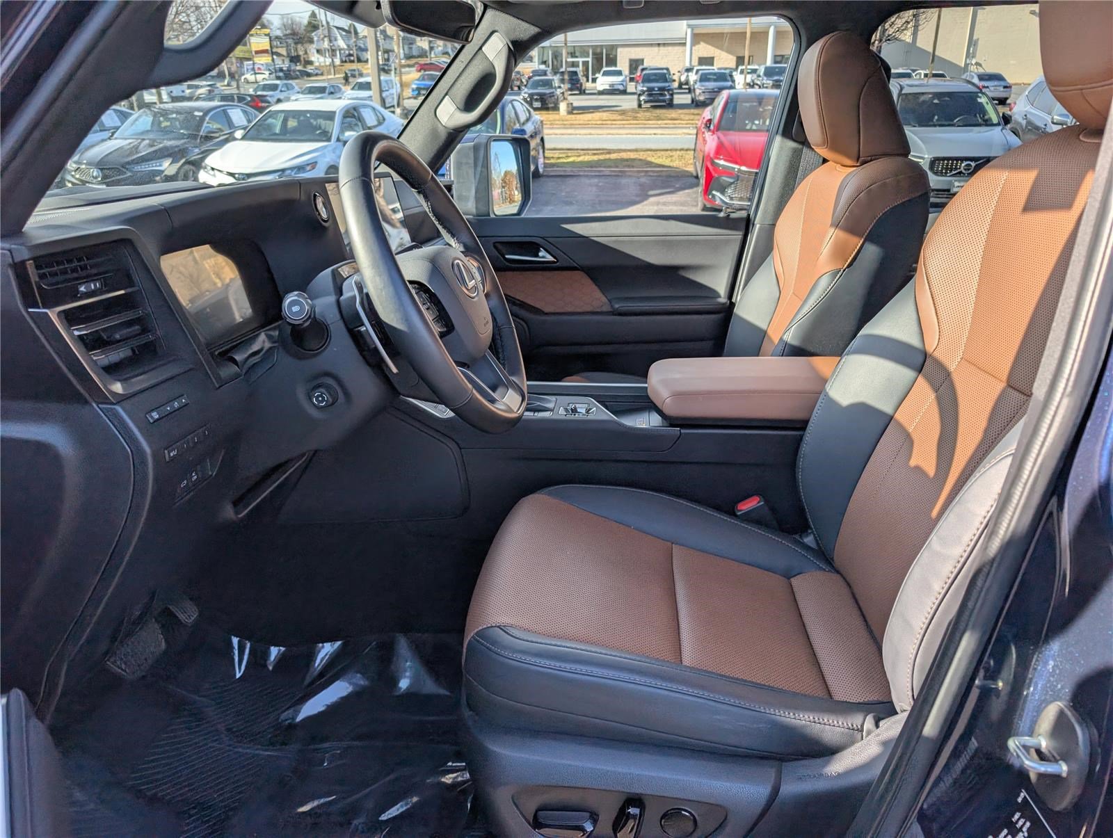 Certified 2025 Lexus GX 550 w/ Accessory Package (2T) image 19