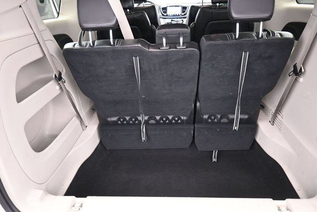Used 2023 Chrysler Pacifica Touring-L FWD image 24