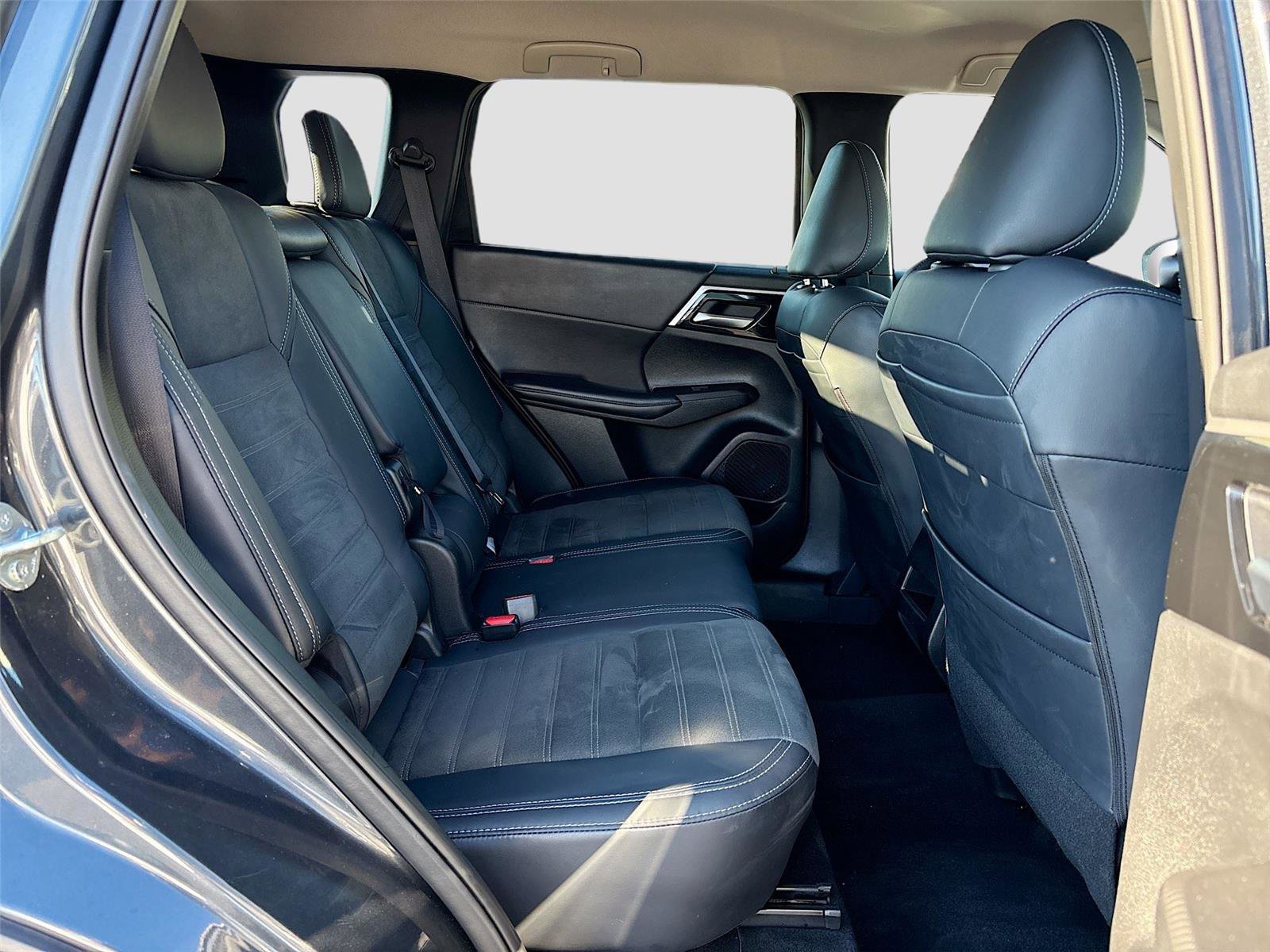 Used 2024 Mitsubishi Outlander SE image 31