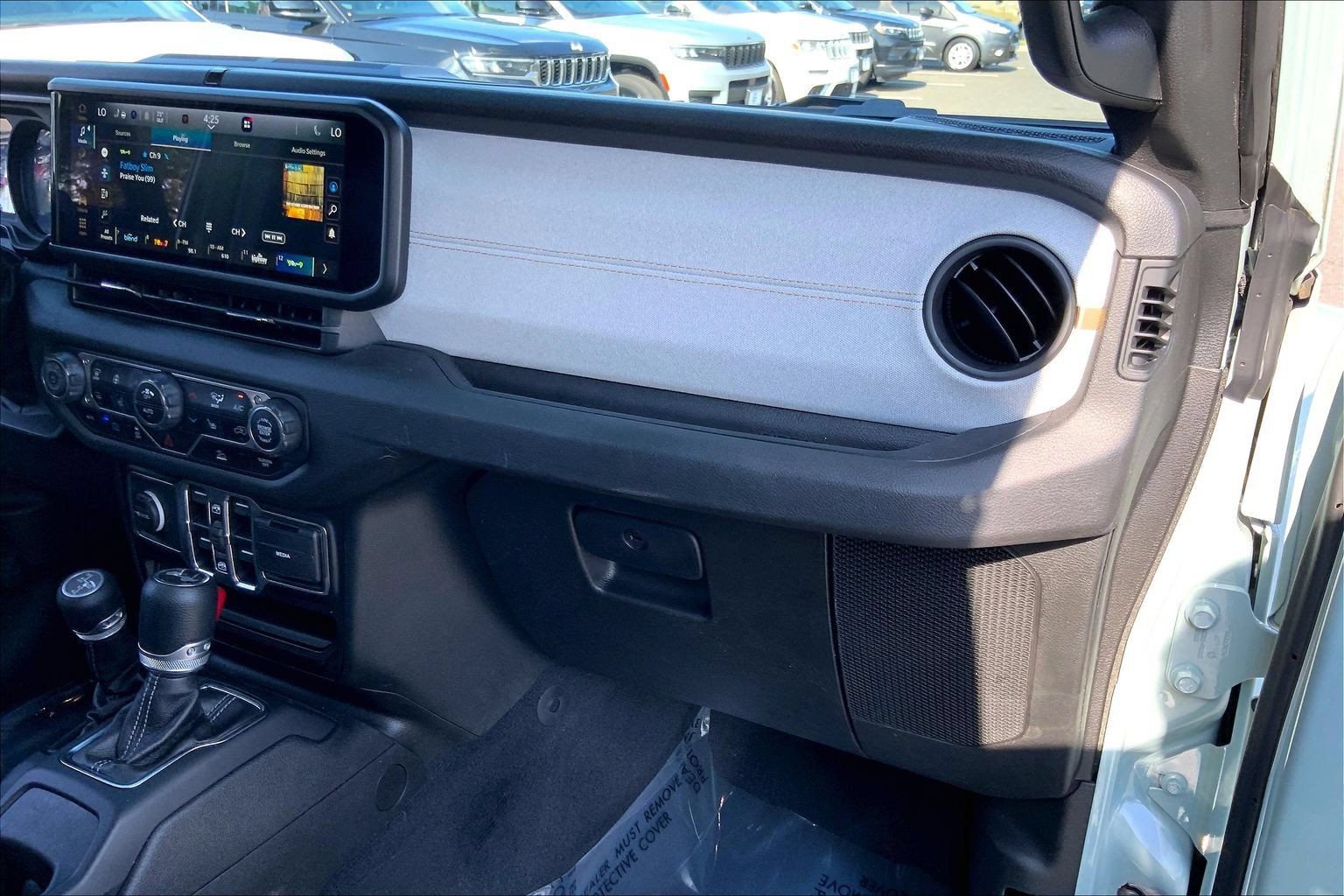 Used 2024 Jeep Wrangler Unlimited w/ Convenience Group AWD/4WD image 18