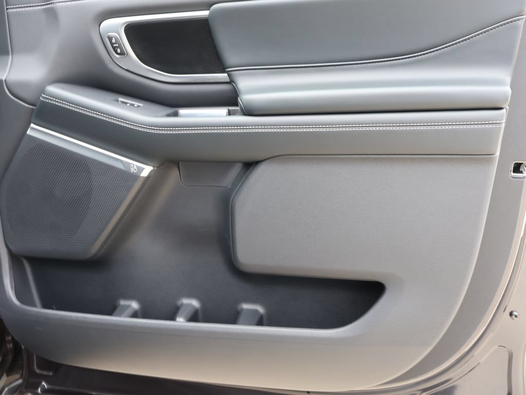 New 2026 Ford Expedition Max Platinum w/ Stealth Appearance Package AWD/4WD image 9