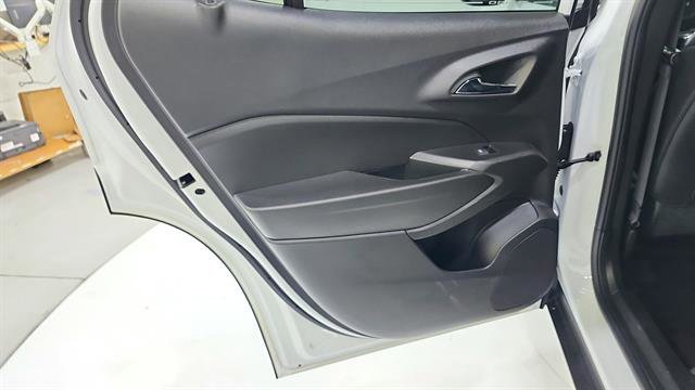 Used 2025 Chevrolet Trax ACTIV w/ Sunroof Package FWD image 24