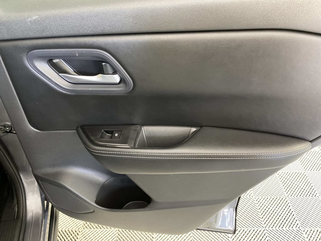 Used 2024 Nissan Rogue SV AWD/4WD image 23