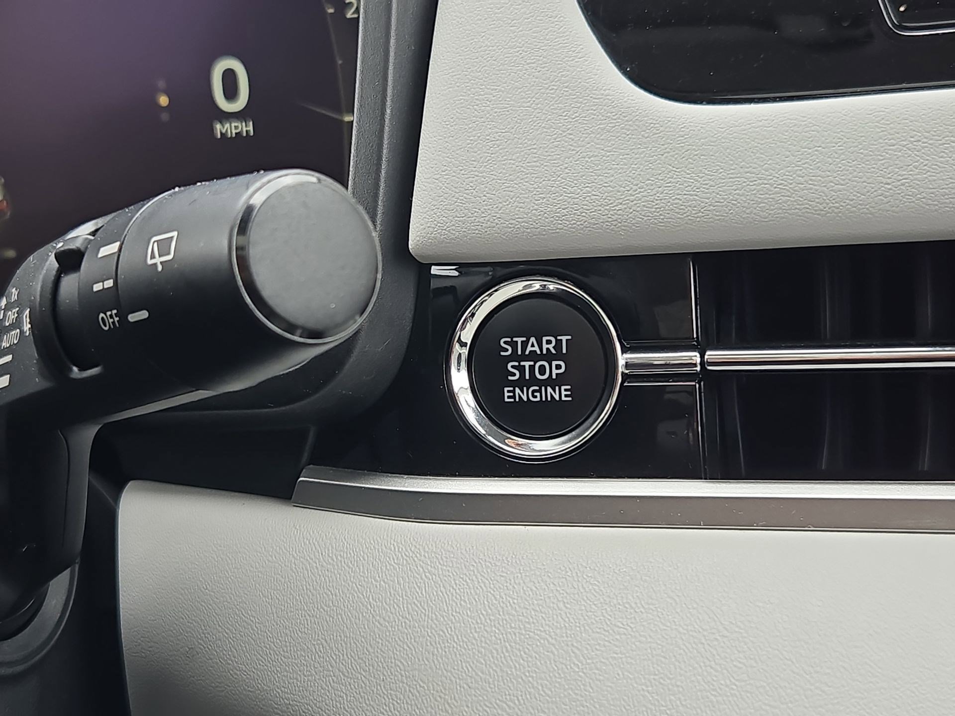 Used 2025 Mitsubishi Outlander SEL image 21