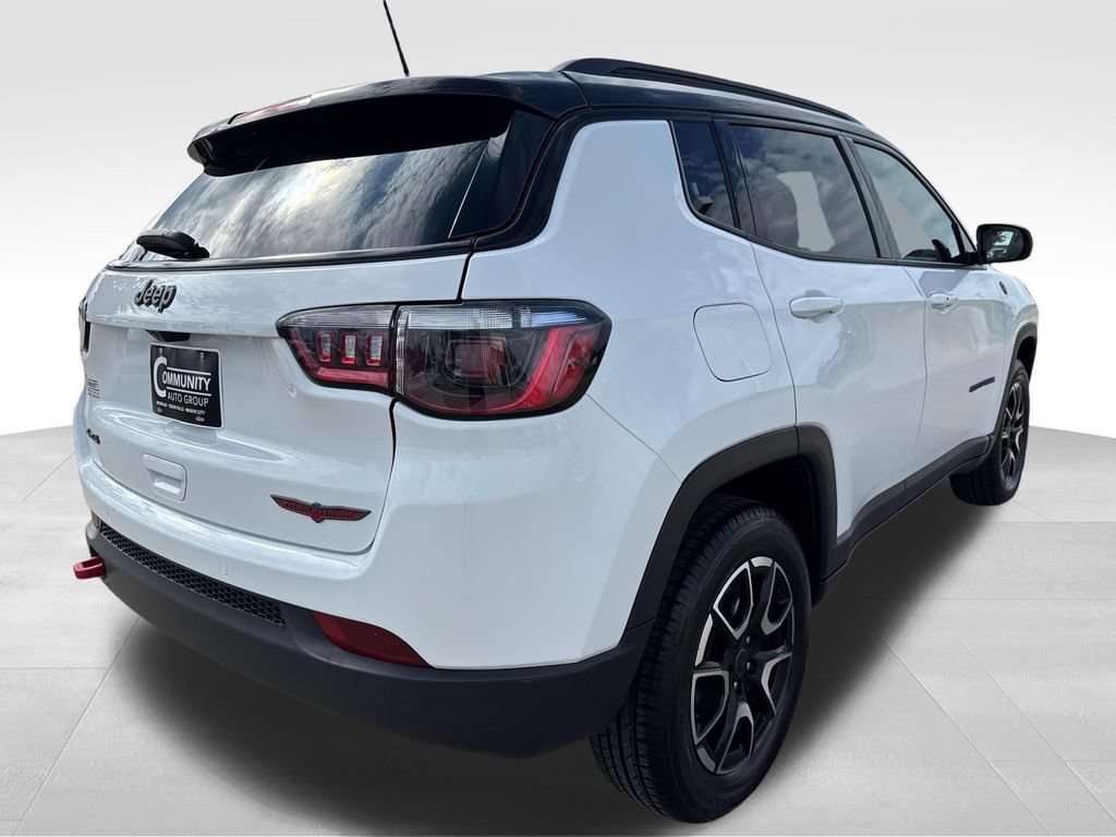 Used 2025 Jeep Compass Trailhawk AWD/4WD image 5