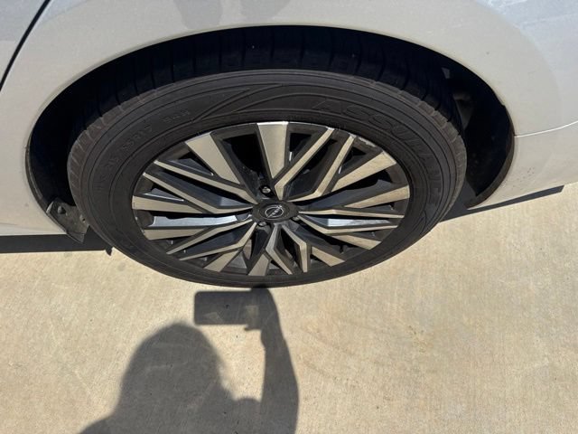 Used 2024 Nissan Altima 2.5 SV FWD image 17
