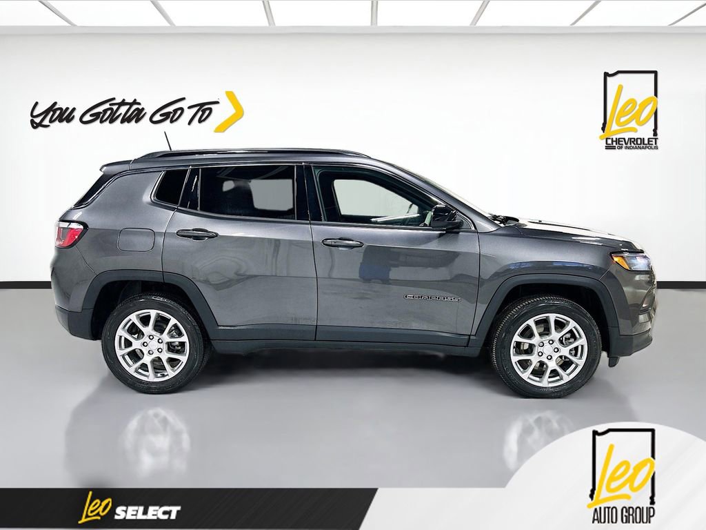 Used 2023 Jeep Compass Latitude image 4