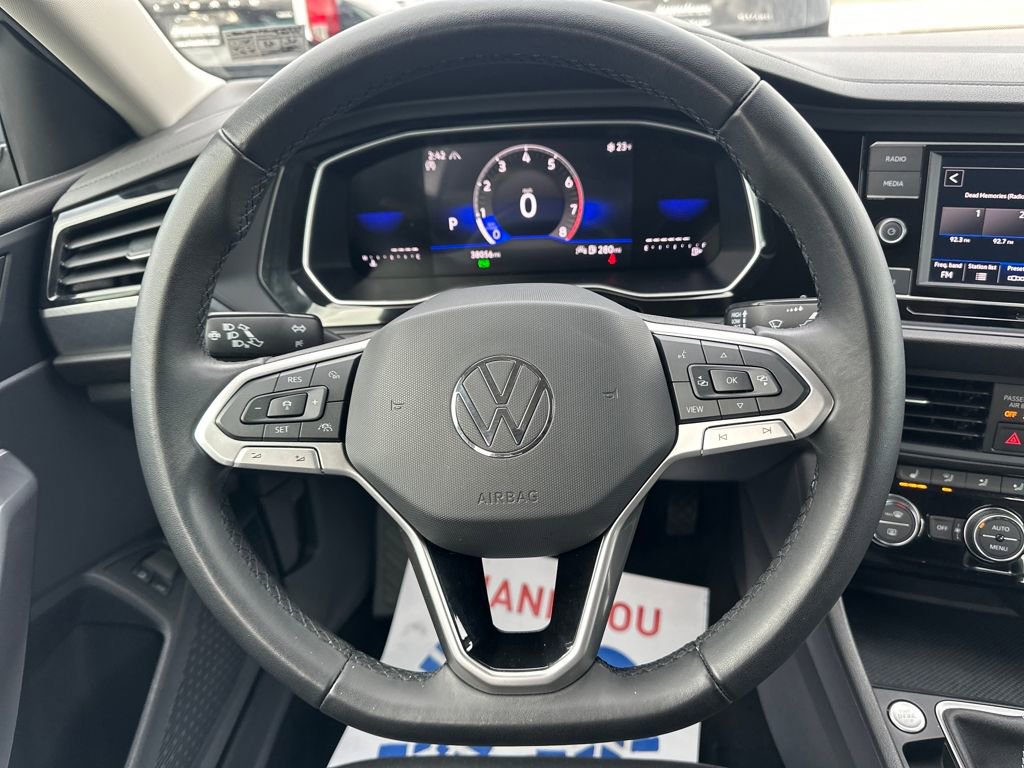 Used 2024 Volkswagen Jetta SE image 11