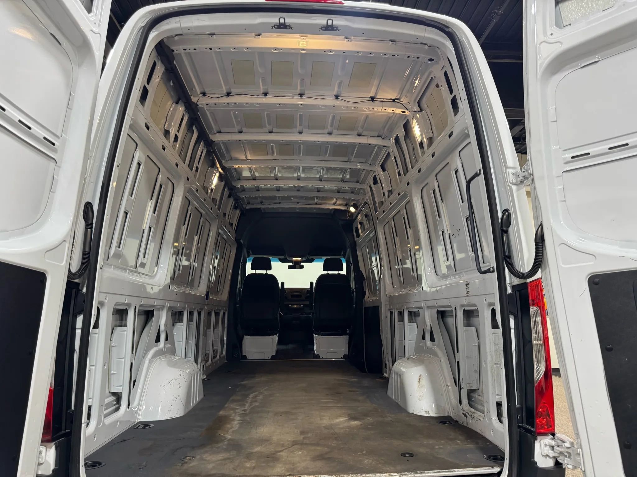 Used 2020 Mercedes-Benz Sprinter 2500 image 48