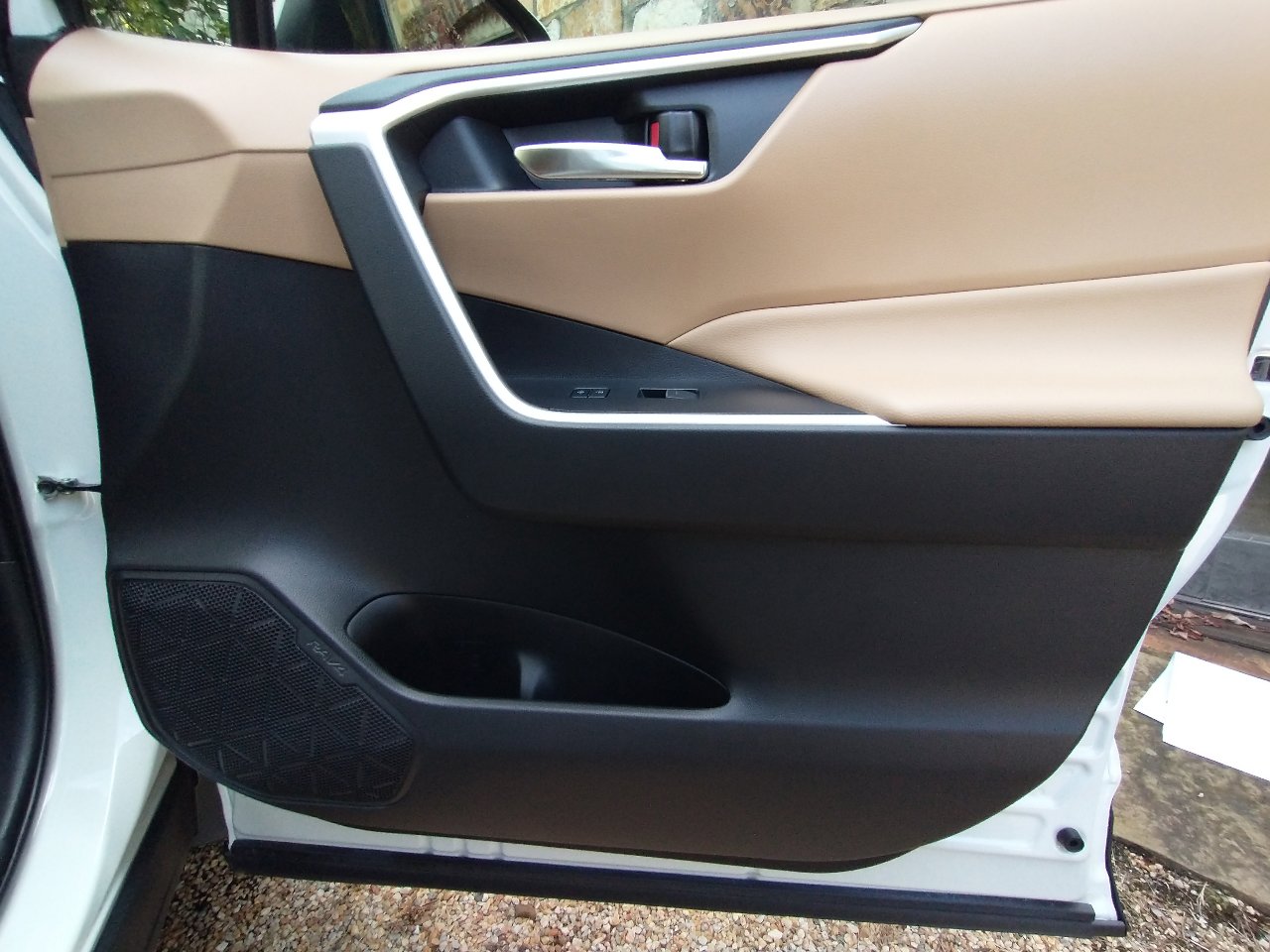 Used 2022 Toyota RAV4 XLE Premium image 38