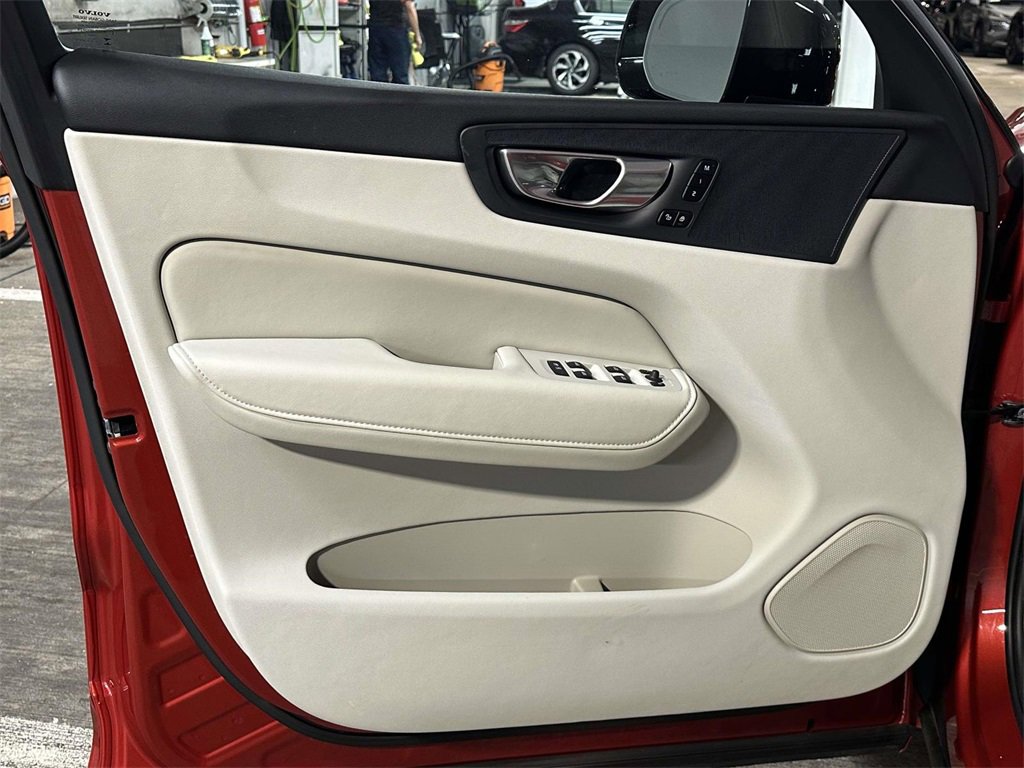 Used 2024 Volvo XC60 T8 Plus w/ Protection Package Premier image 21