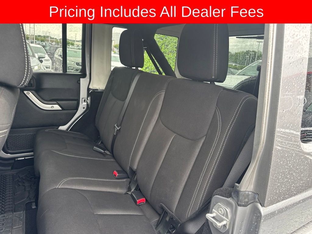 Used 2017 Jeep Wrangler Unlimited Sahara w/ Connectivity Group AWD/4WD image 10