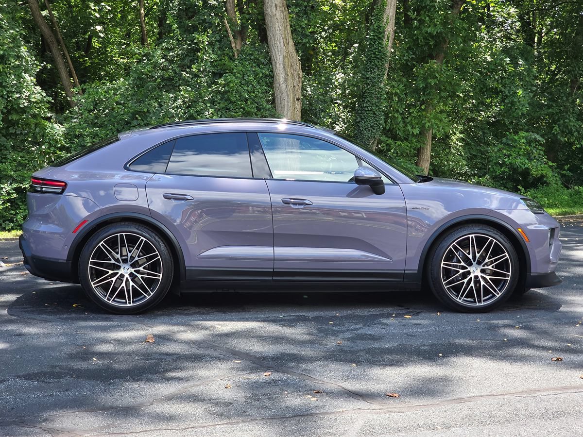Used 2025 Porsche Macan 4 Electric AWD/4WD image 7