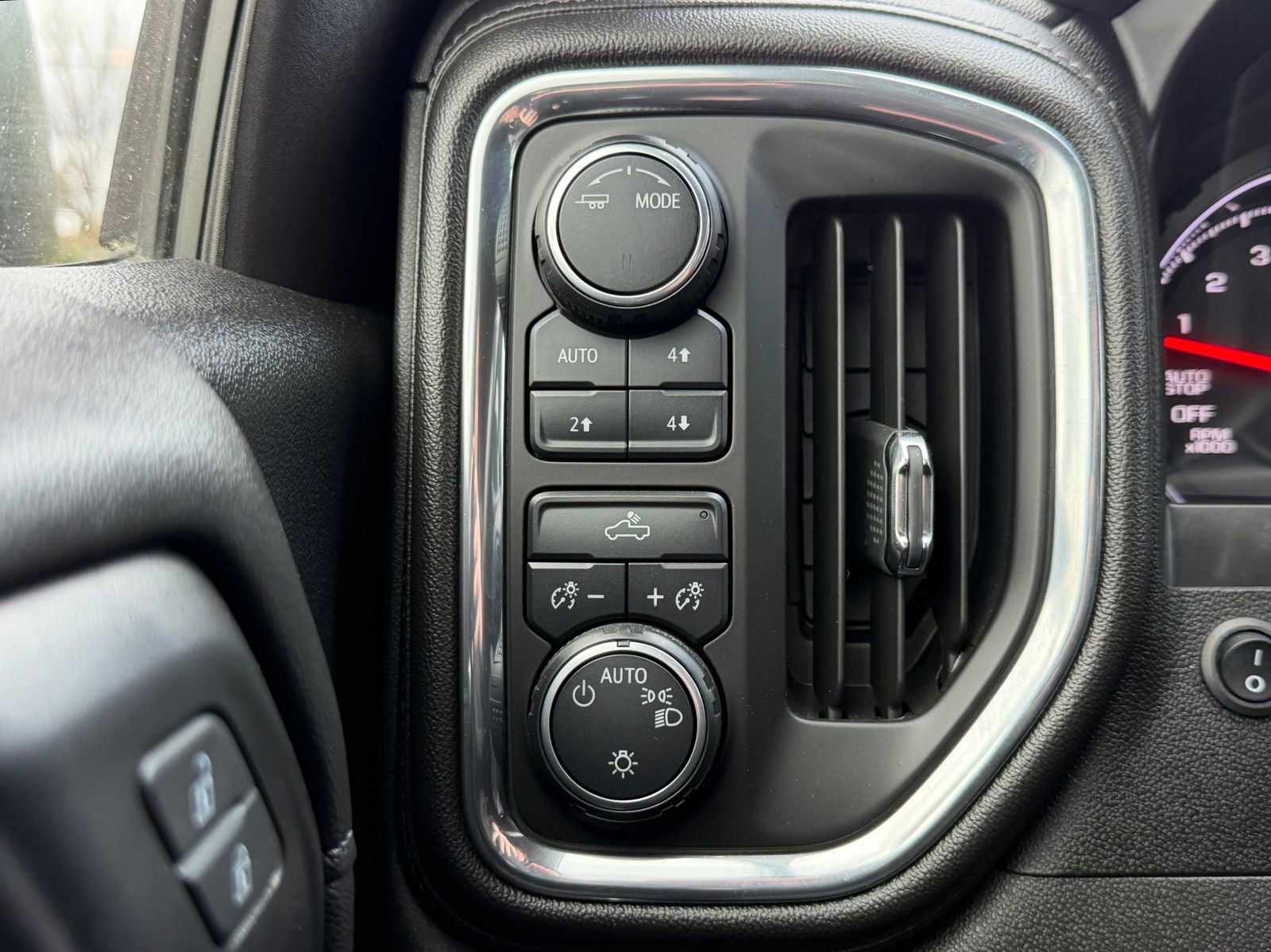 Used 2020 Chevrolet Silverado 1500 LT w/ All-Star Edition image 18