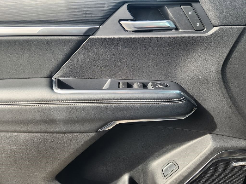 Used 2025 GMC Acadia Elevation FWD image 24