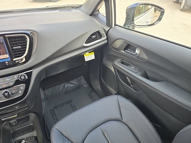 New 2026 Chrysler Voyager LX FWD image 12