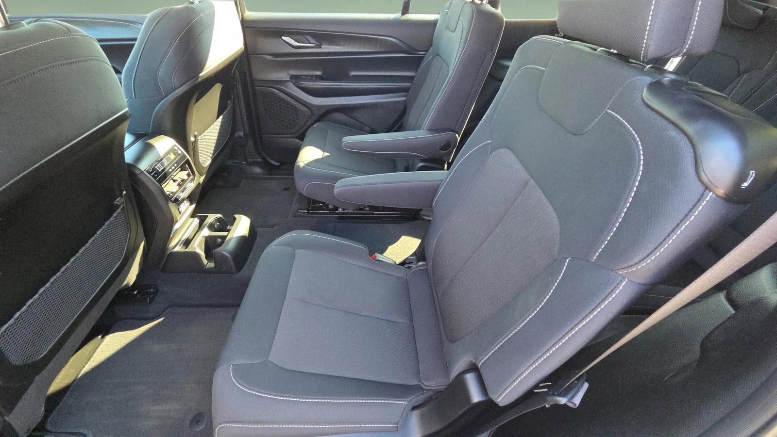 Used 2024 Jeep Grand Cherokee L Laredo w/ Luxury Tech Group I image 24