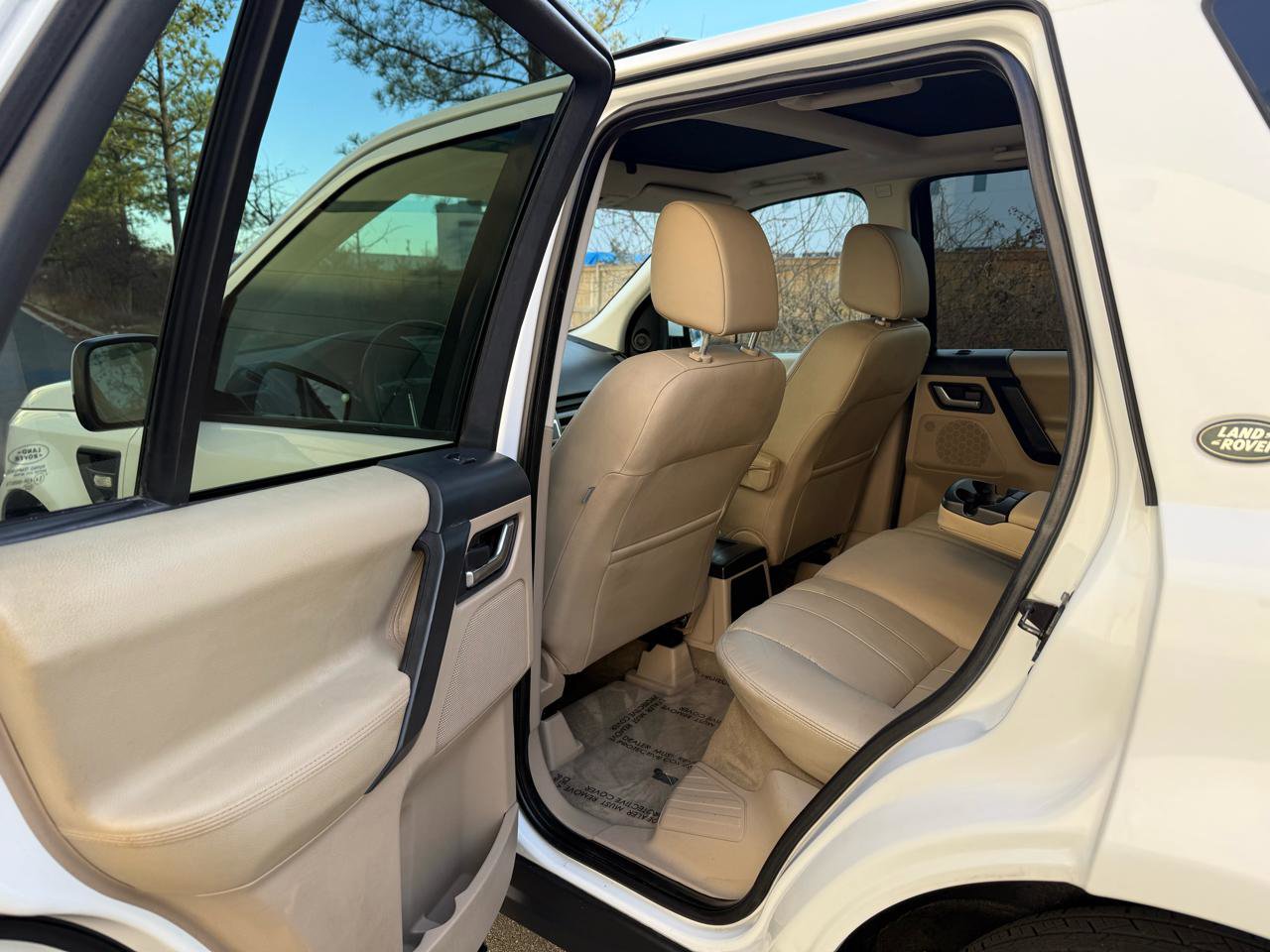 Used 2013 Land Rover LR2 image 16