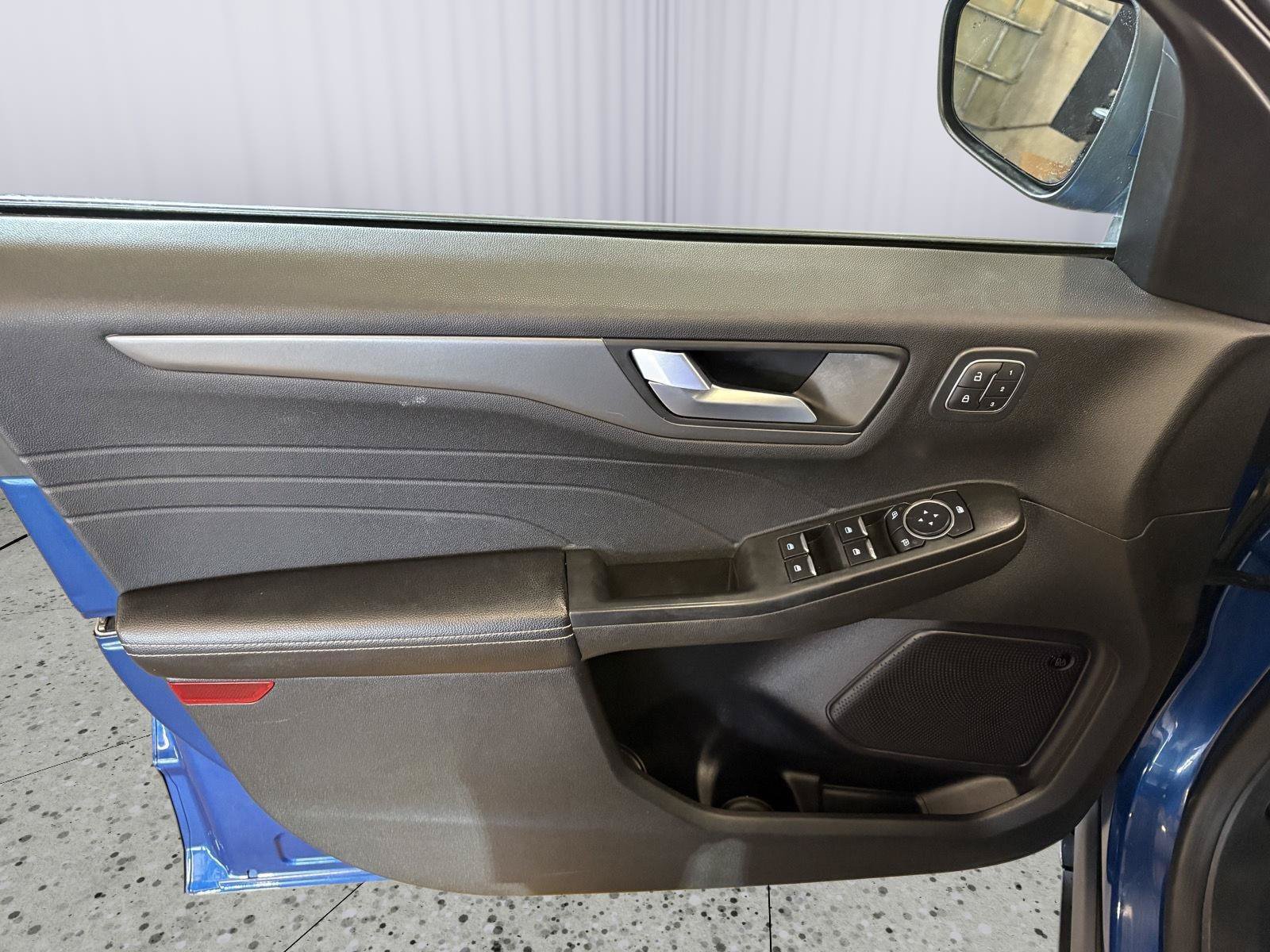Used 2023 Ford Escape Active w/ Tech Pack #2 AWD/4WD image 26
