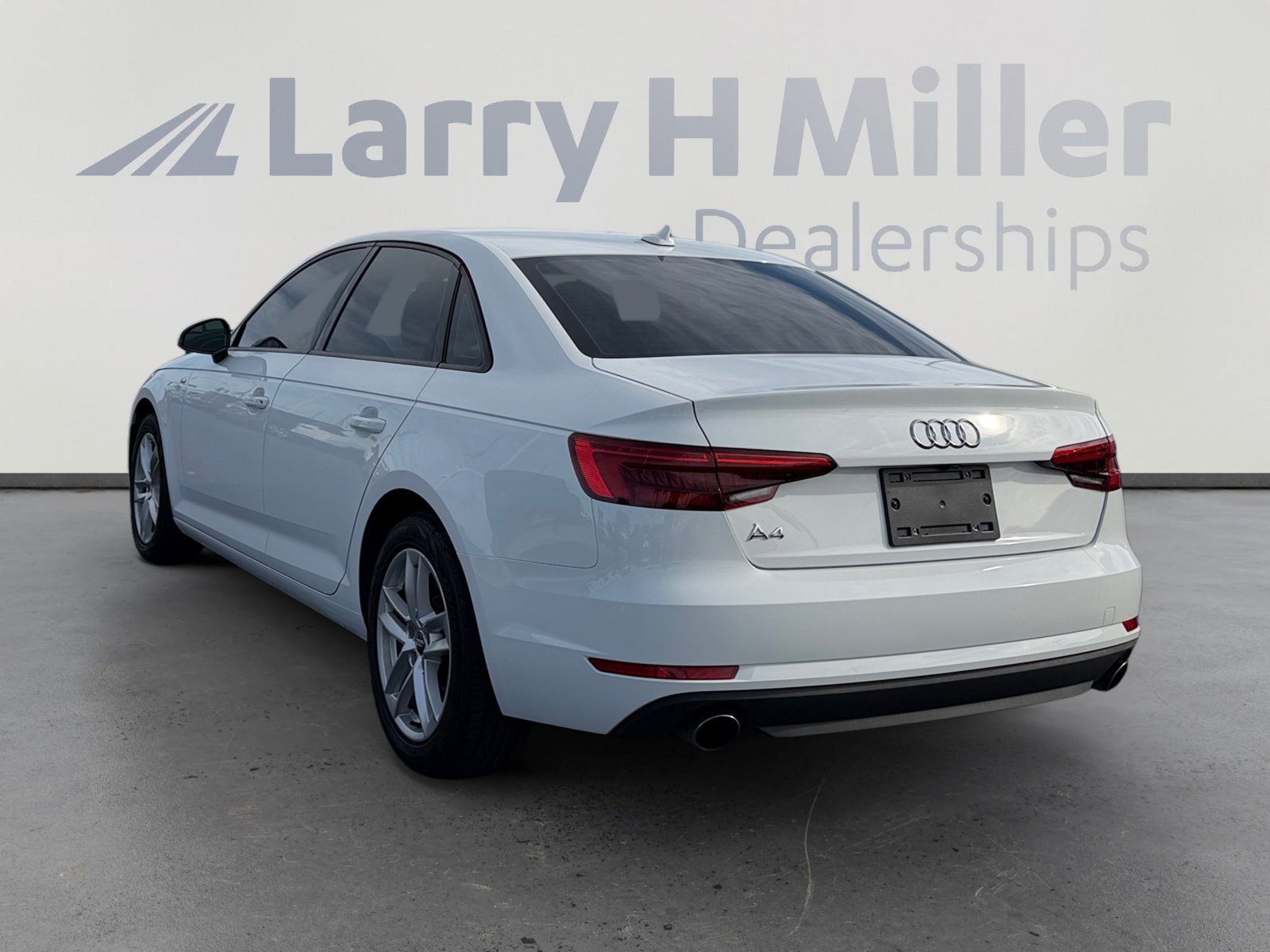 Used 2017 Audi A4 2.0T Premium w/ Convenience Package image 3