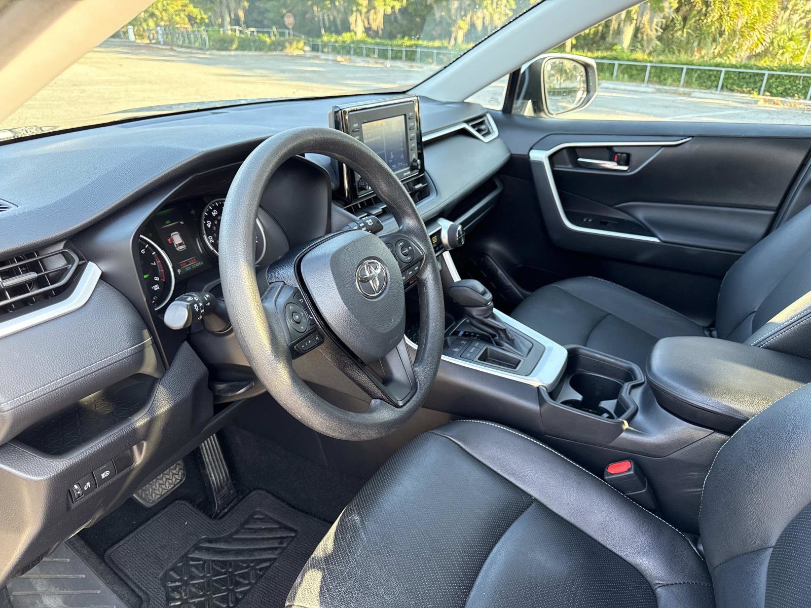 Used 2021 Toyota RAV4 XLE image 21