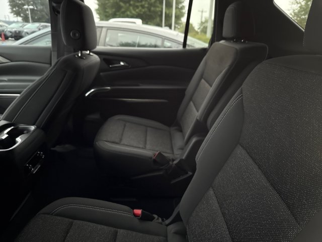 Used 2025 Chevrolet Traverse LT FWD image 7