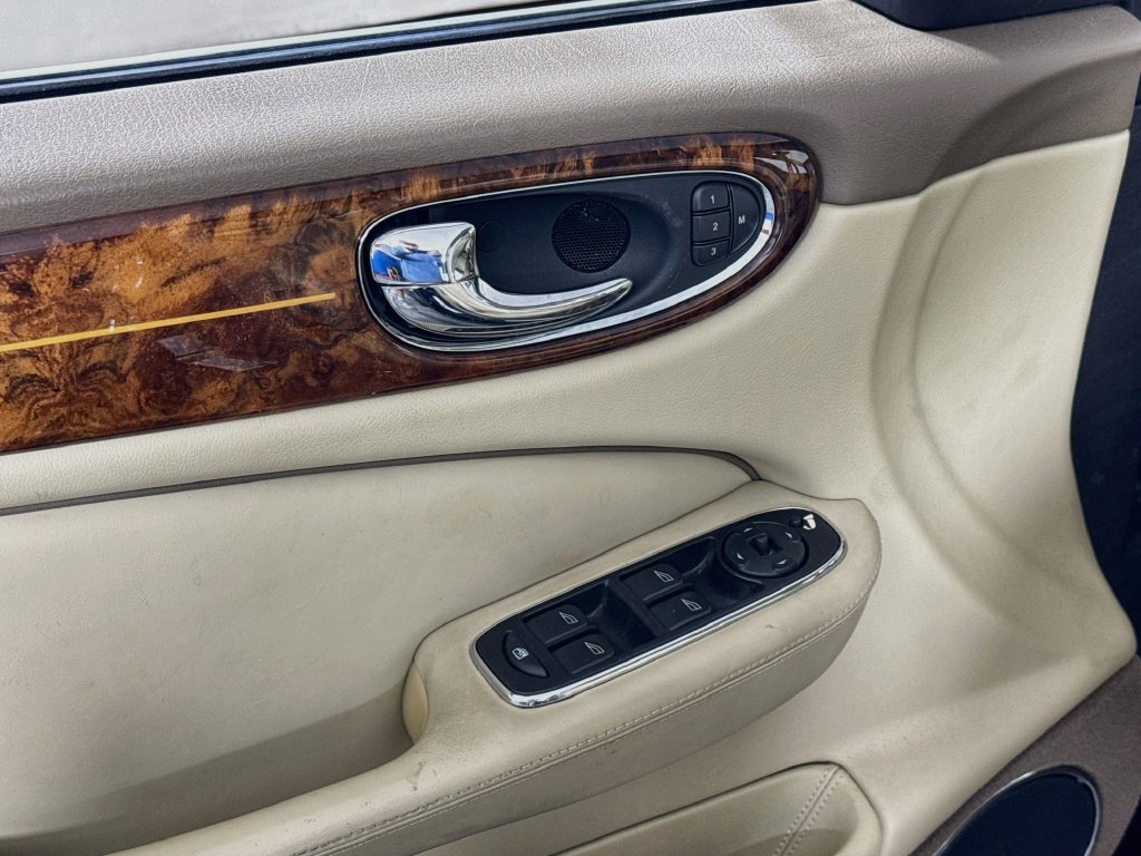Used 2005 Jaguar XJ8 RWD image 17