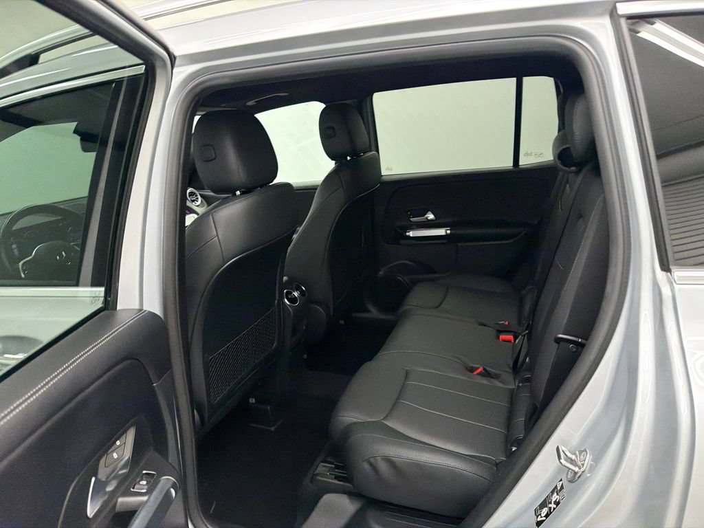 Used 2022 Mercedes-Benz GLB 250 w/ Premium Package Lite image 21
