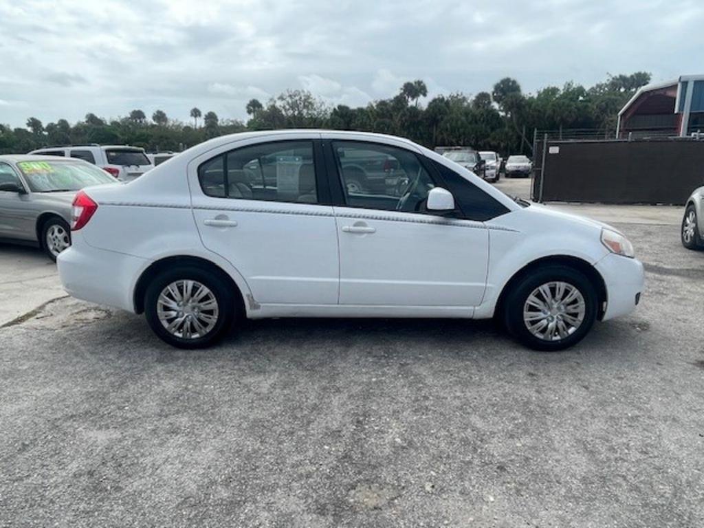 Used 2013 Suzuki SX4 LE image 4