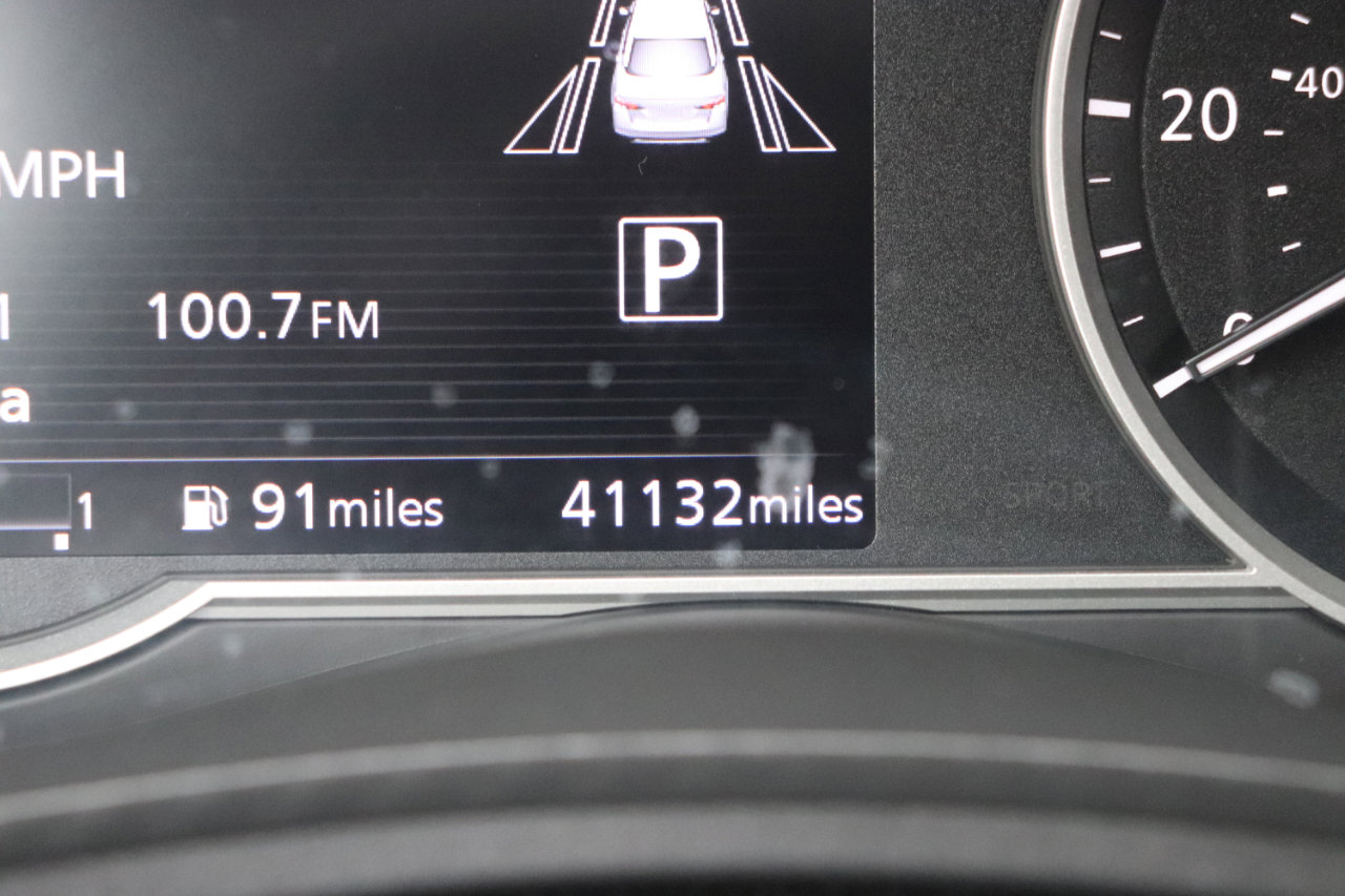 Used 2024 Nissan Versa SR image 25