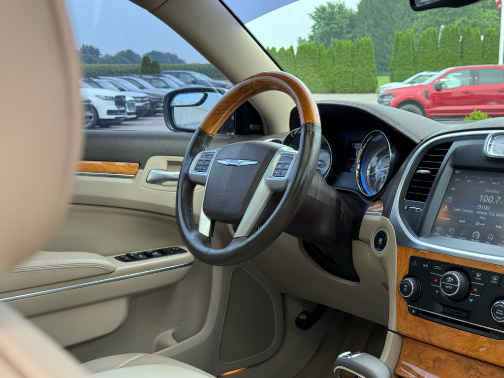 Used 2014 Chrysler 300 C RWD image 17