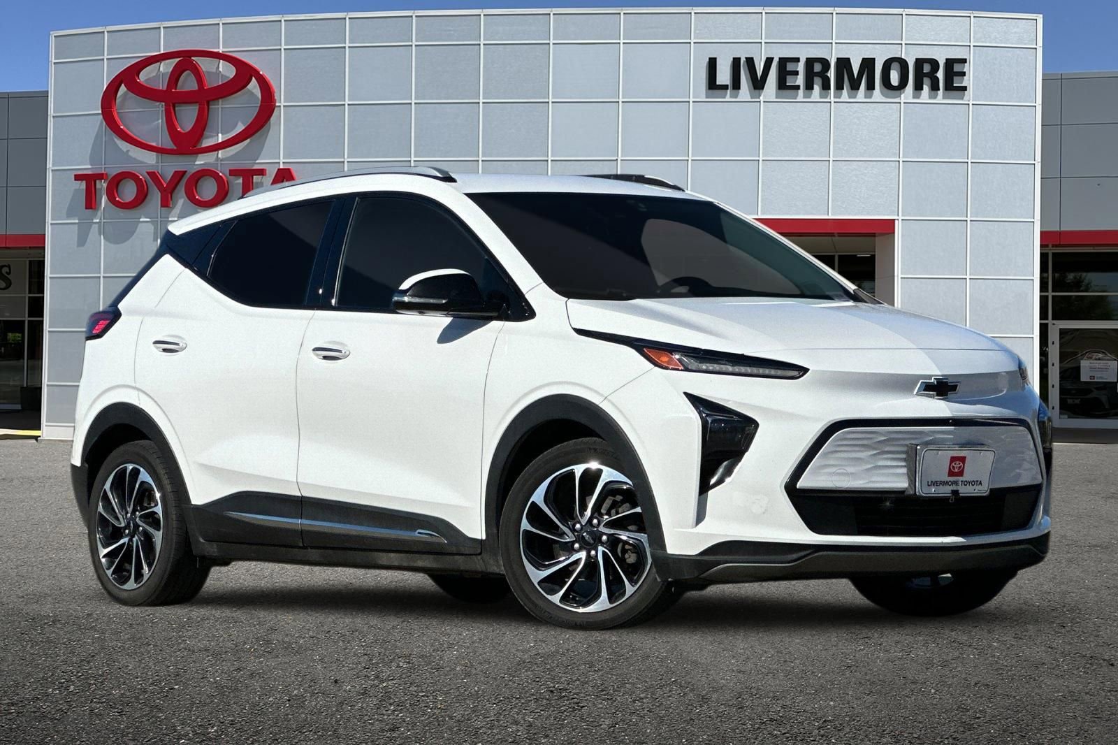 Used 2022 Chevrolet Bolt EUV Premier w/ Super Cruise Package image 2