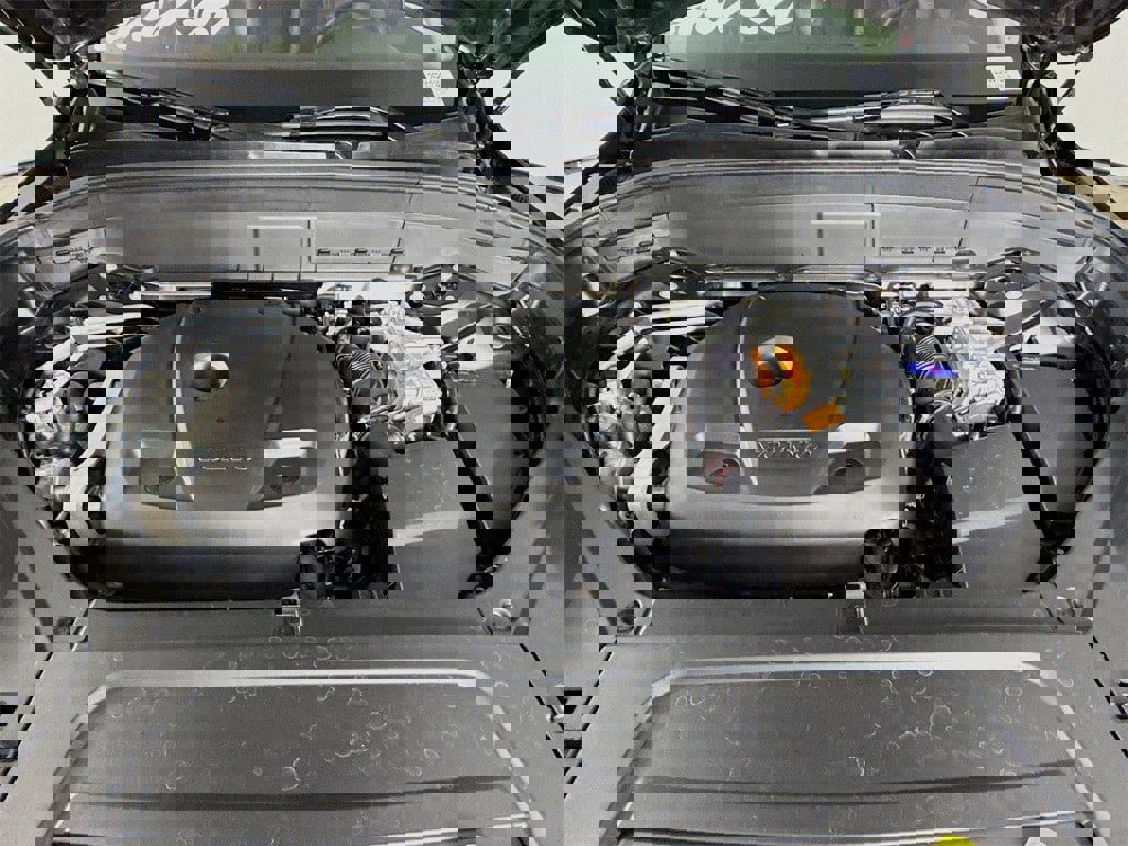 Certified 2024 Volvo XC90 T8 Plus image 33