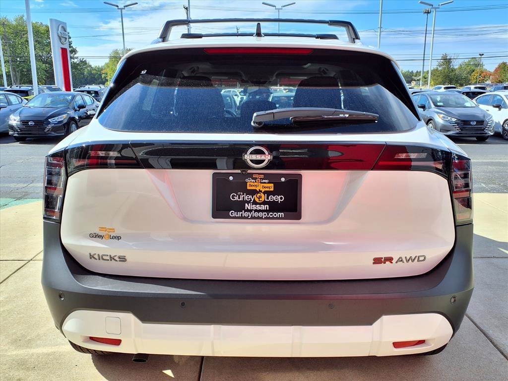 New 2026 Nissan Kicks SR image 9