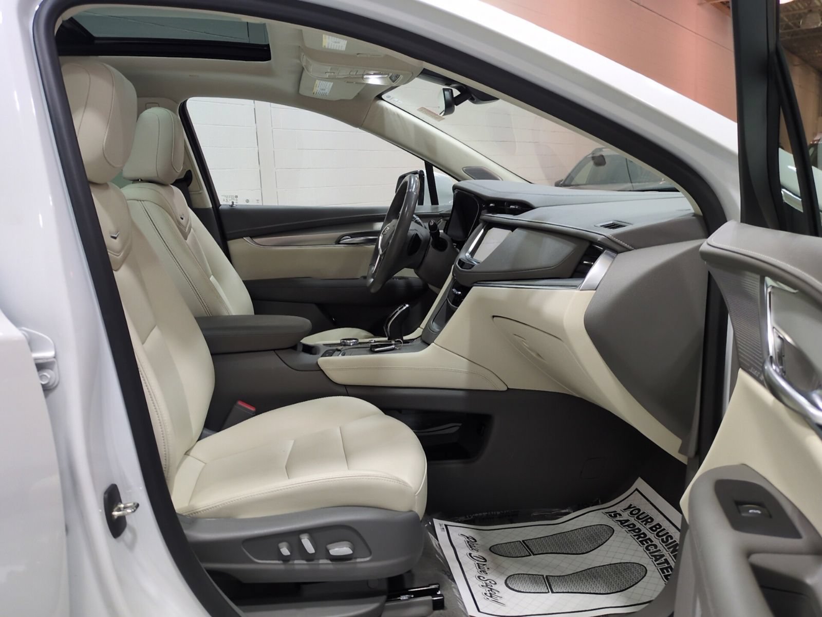 Used 2023 Cadillac XT5 Premium Luxury AWD/4WD image 9
